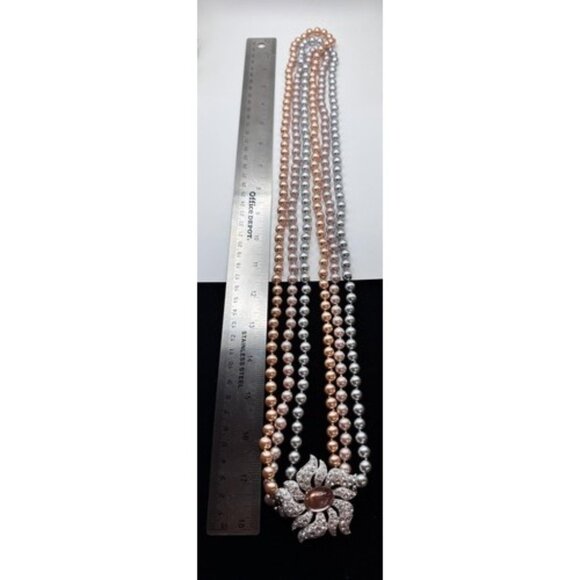 GORGEOUS NOLAN MILLER 3 STRAND FAUX PEARL BIG FLOWER RHINESTONE CLASP NECKLACE - Picture 4 of 11